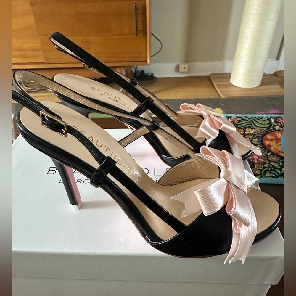 Black pumps with pink satin now